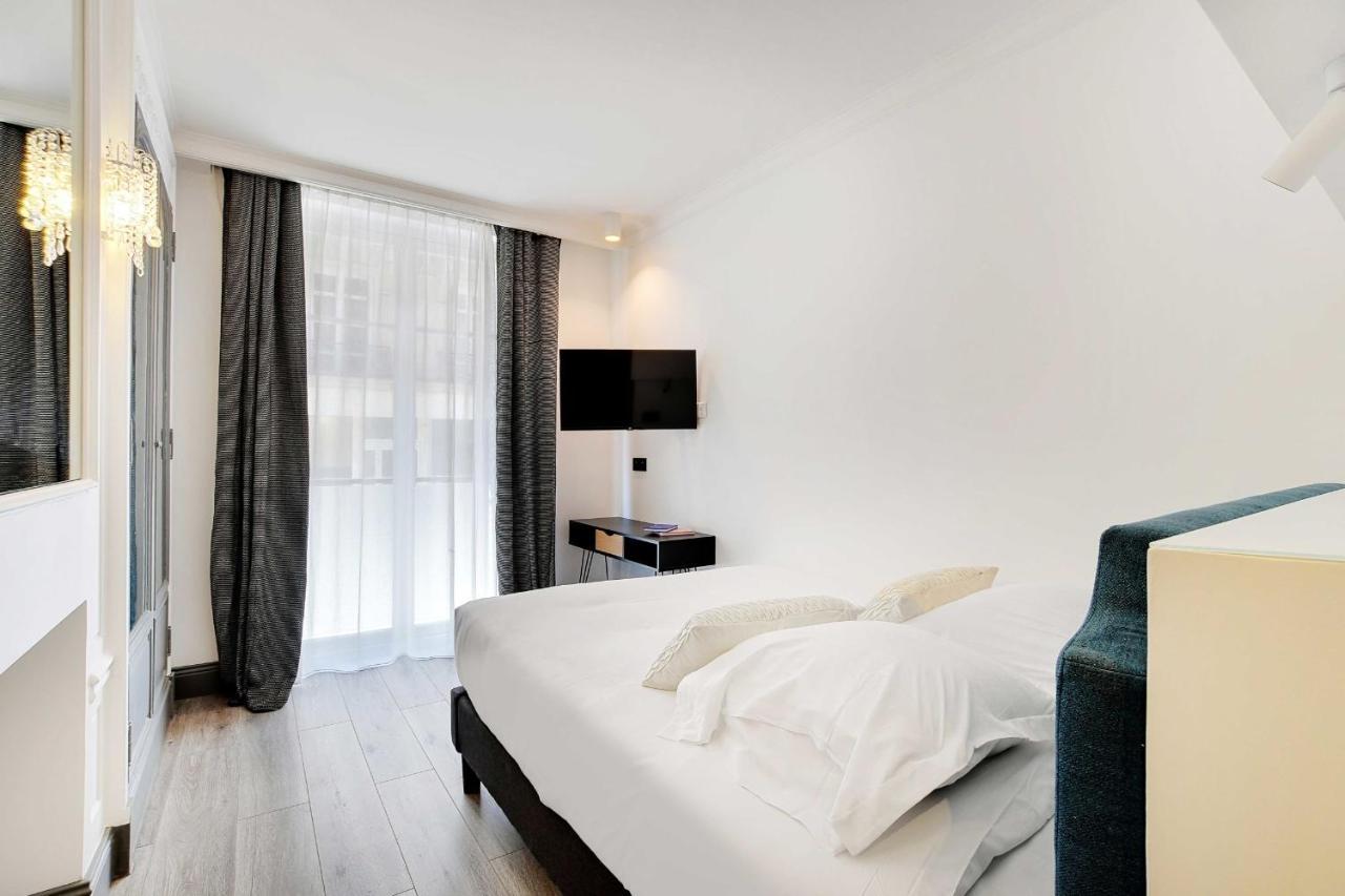 Magnifique Appartement - 2Br - 6P - Place De L'Etoile Paris Luaran gambar