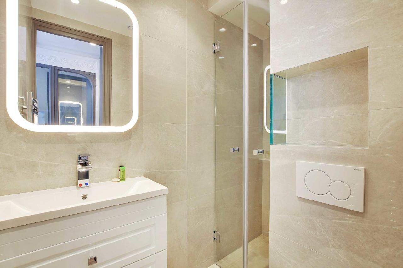 Magnifique Appartement - 2Br - 6P - Place De L'Etoile Paris Luaran gambar